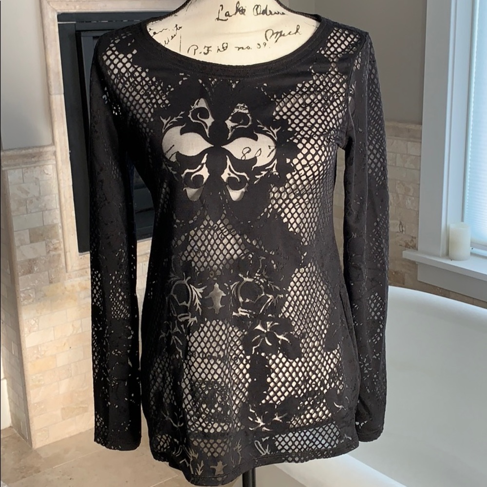 Gorgeous sheer maternity top from Pea in the Pod